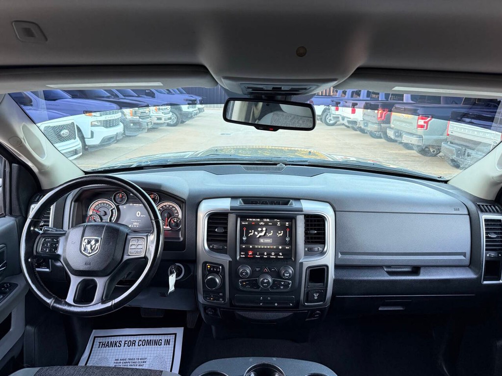 Ram 1500 Classic Vehicle Full-screen Gallery Image 17