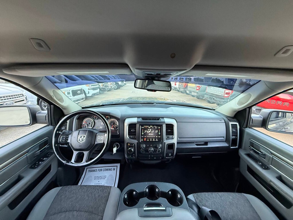 Ram 1500 Classic Vehicle Full-screen Gallery Image 18