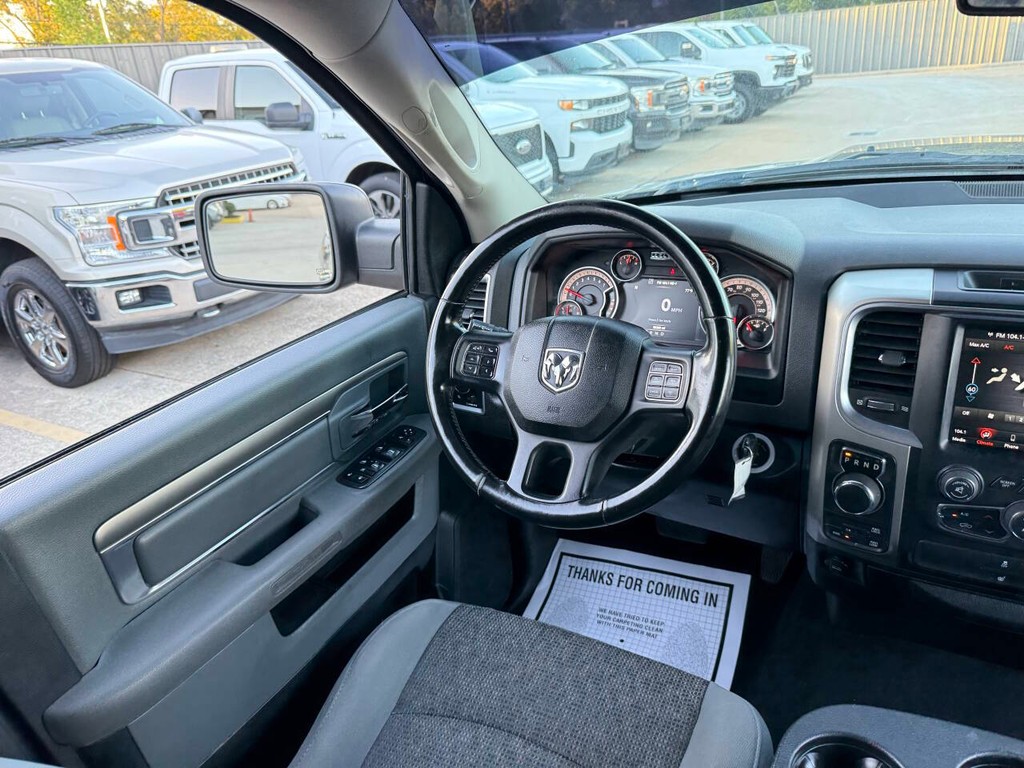 Ram 1500 Classic Vehicle Full-screen Gallery Image 19