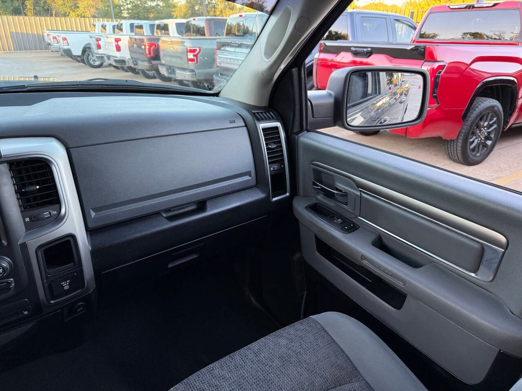 Ram 1500 Classic Vehicle Full-screen Gallery Image 20