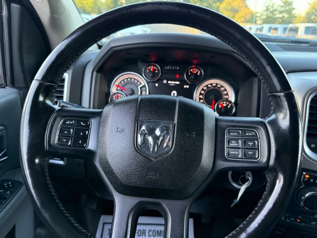 Ram 1500 Classic Vehicle Full-screen Gallery Image 23