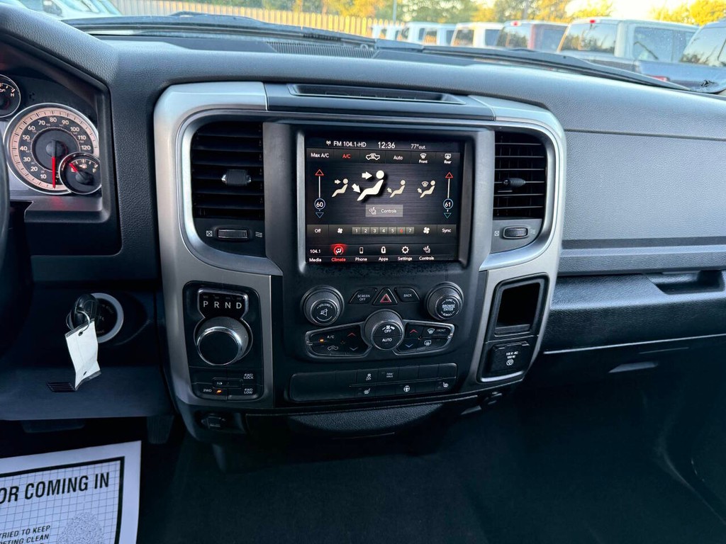 Ram 1500 Classic Vehicle Full-screen Gallery Image 24