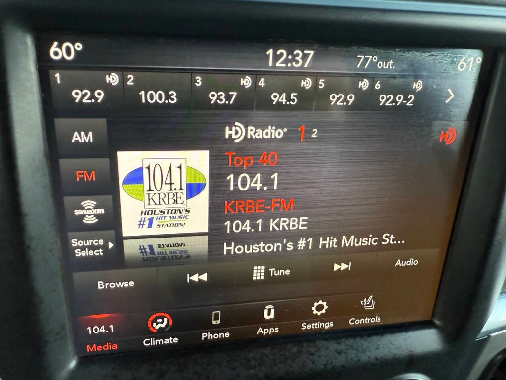 Ram 1500 Classic Vehicle Full-screen Gallery Image 25