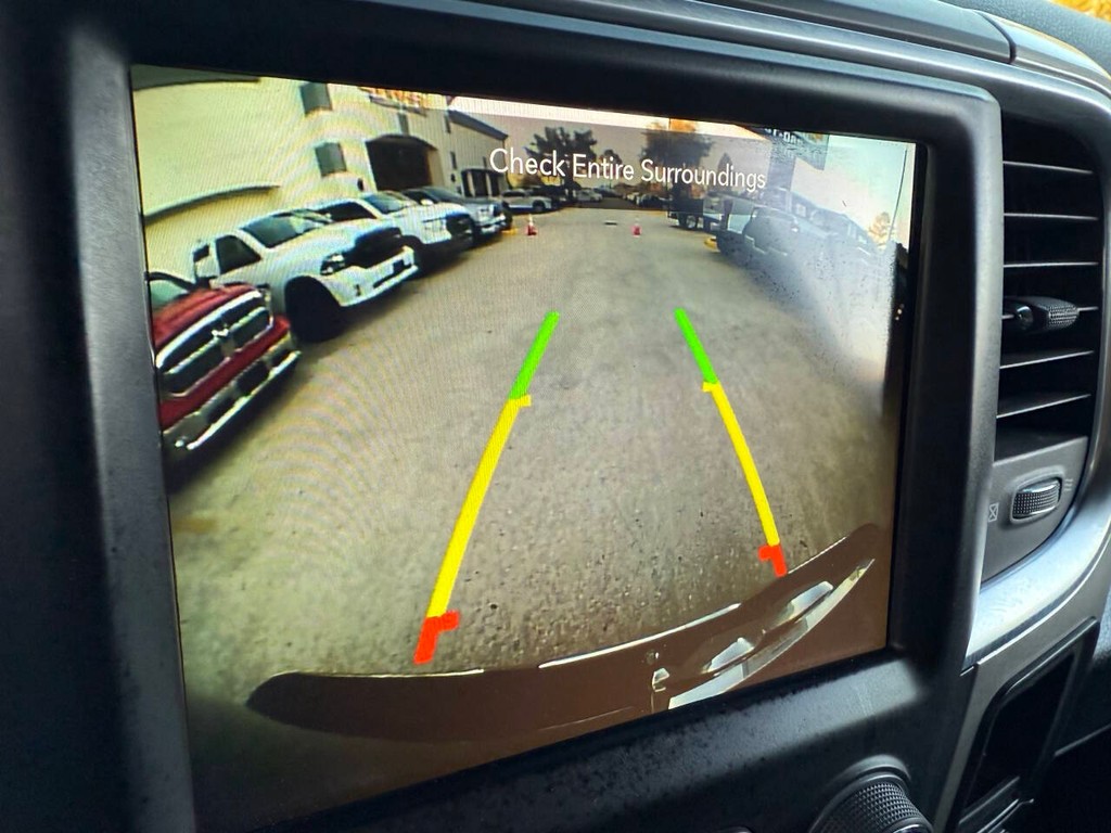 Ram 1500 Classic Vehicle Full-screen Gallery Image 26