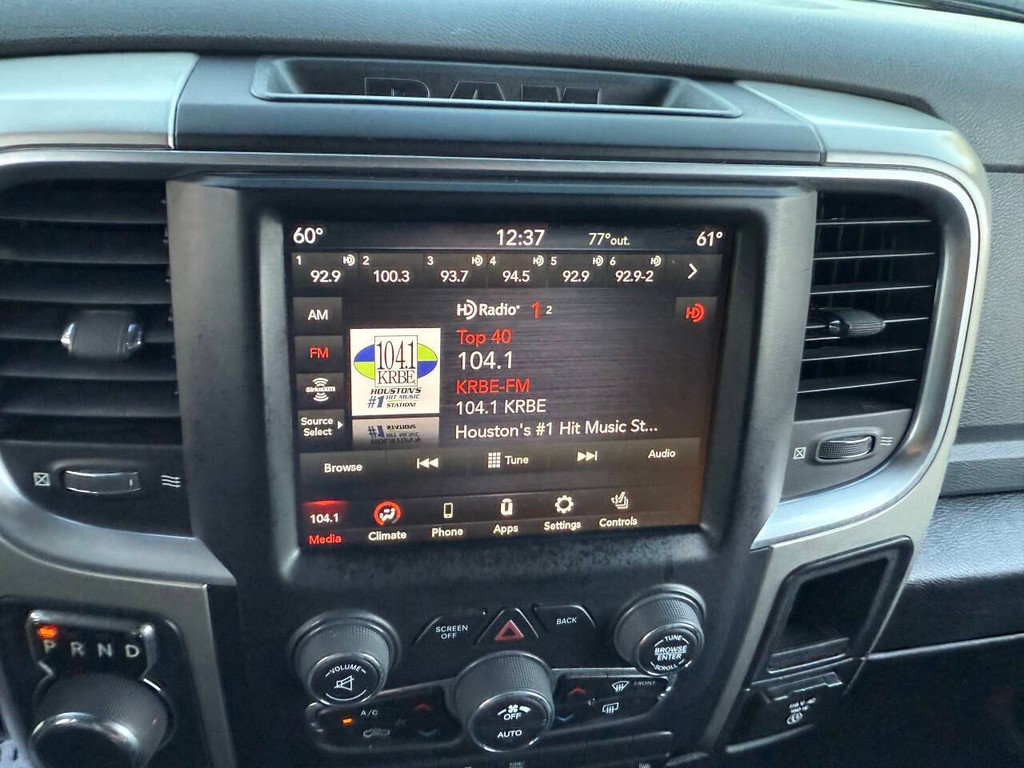 Ram 1500 Classic Vehicle Full-screen Gallery Image 27