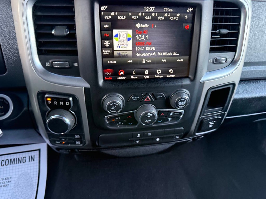 Ram 1500 Classic Vehicle Full-screen Gallery Image 28