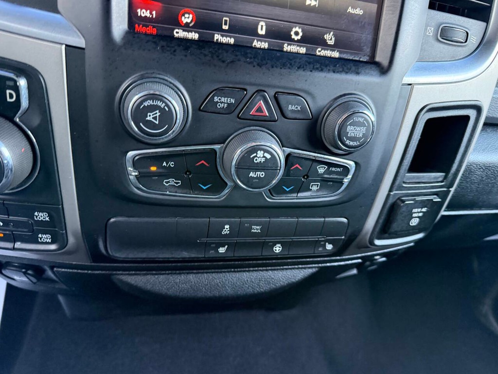 Ram 1500 Classic Vehicle Full-screen Gallery Image 29