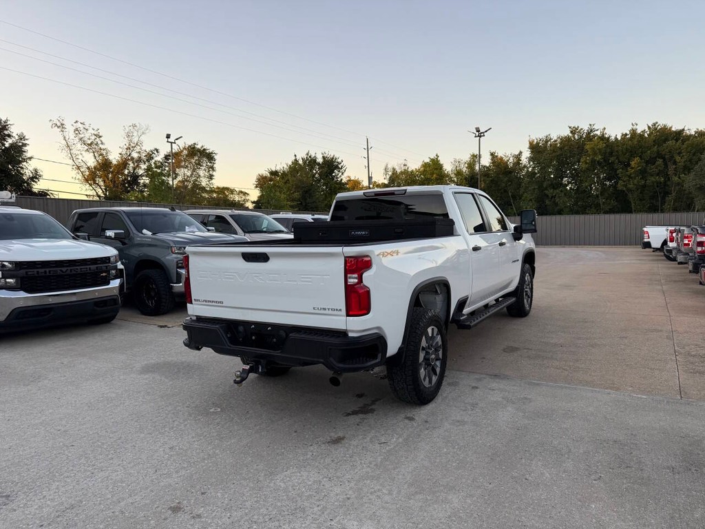 Chevrolet Silverado 2500HD Vehicle Full-screen Gallery Image 05