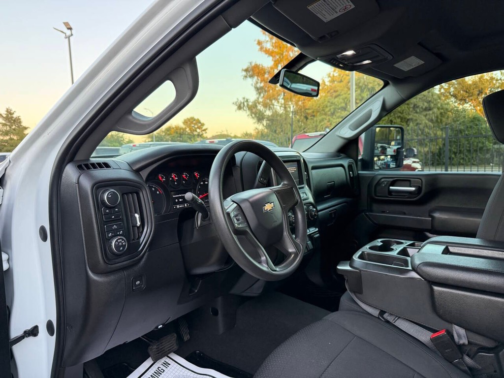 Chevrolet Silverado 2500HD Vehicle Full-screen Gallery Image 06