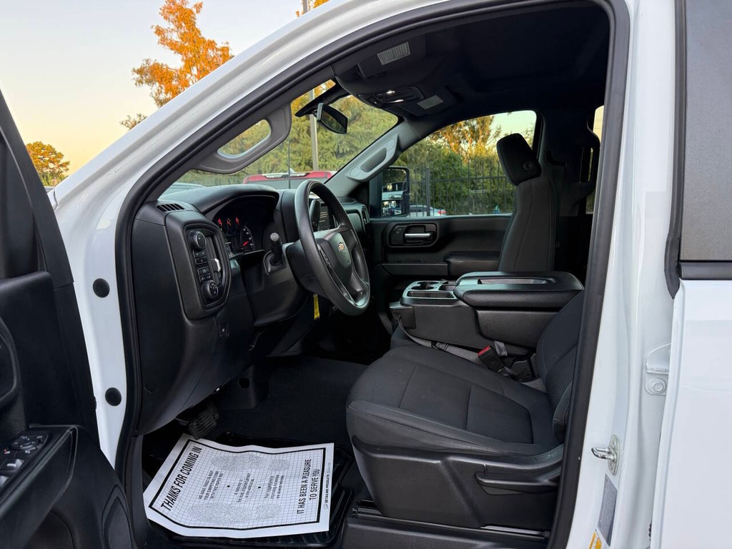 Chevrolet Silverado 2500HD Vehicle Full-screen Gallery Image 07