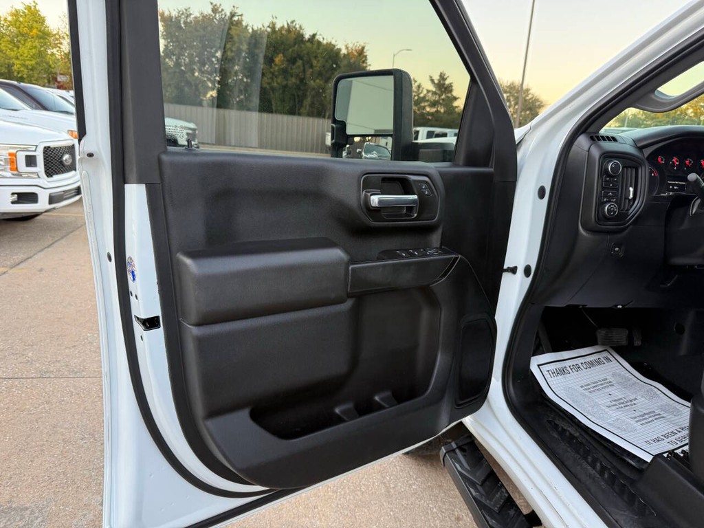 Chevrolet Silverado 2500HD Vehicle Full-screen Gallery Image 08