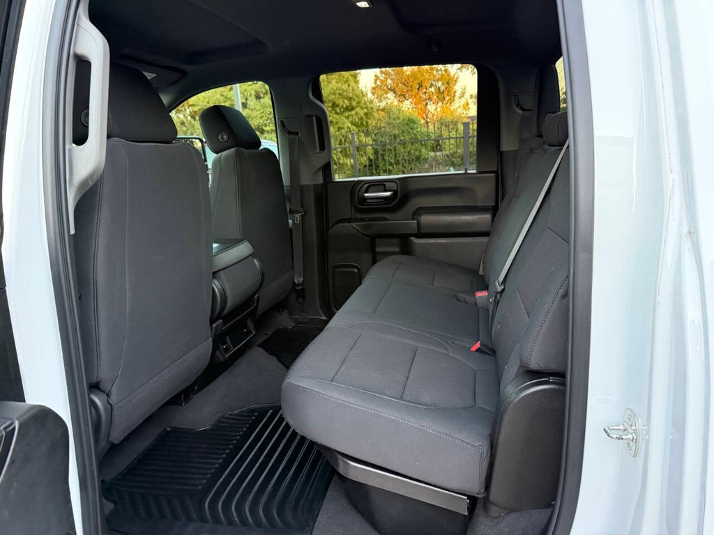 Chevrolet Silverado 2500HD Vehicle Full-screen Gallery Image 10