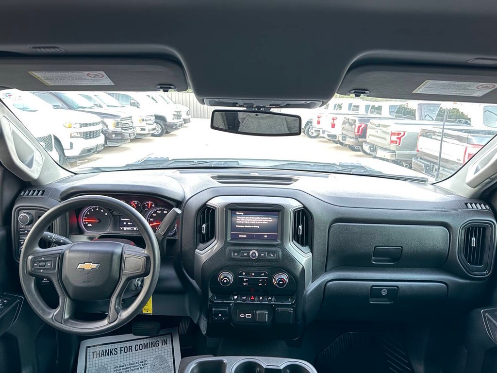 Chevrolet Silverado 2500HD Vehicle Full-screen Gallery Image 17