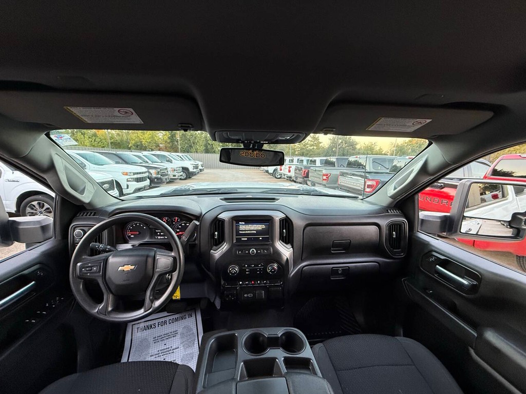 Chevrolet Silverado 2500HD Vehicle Full-screen Gallery Image 18