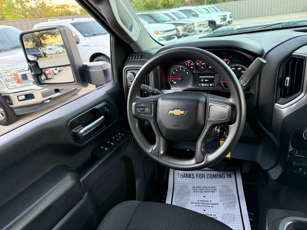 Chevrolet Silverado 2500HD Vehicle Full-screen Gallery Image 19