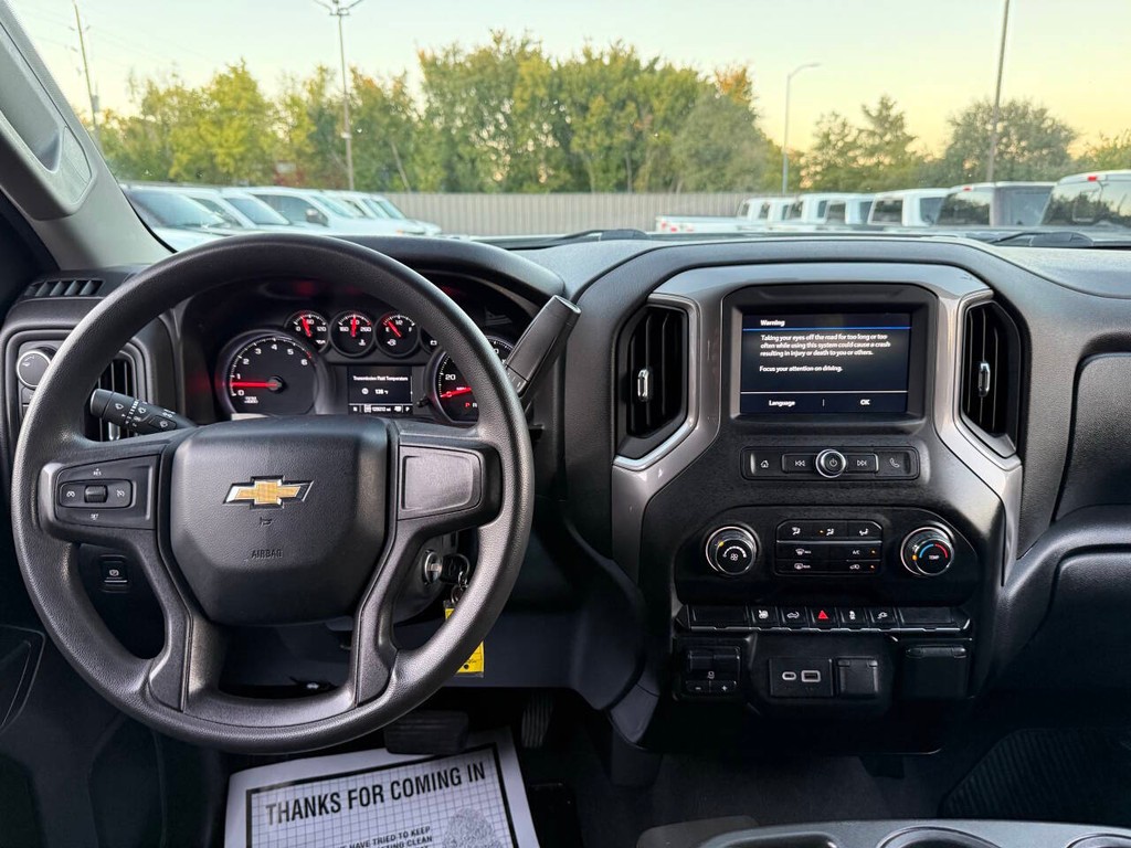 Chevrolet Silverado 2500HD Vehicle Full-screen Gallery Image 21