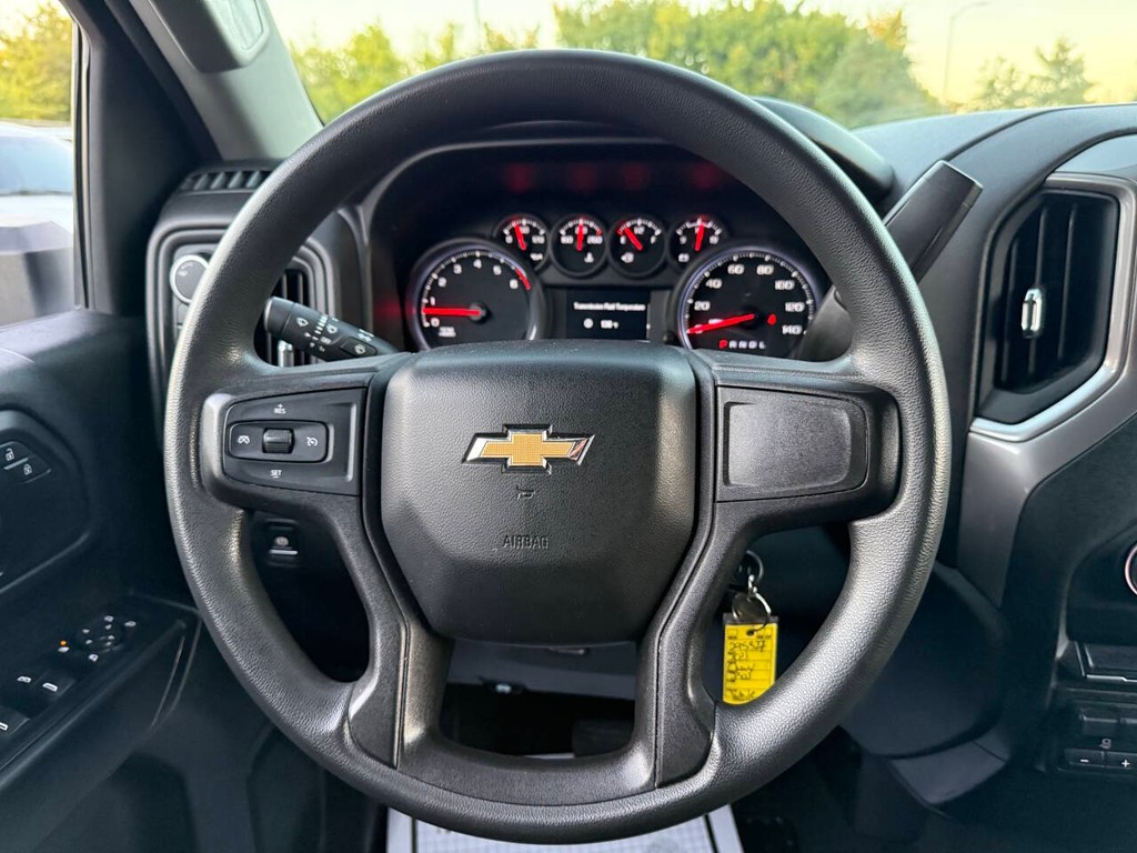 Chevrolet Silverado 2500HD Vehicle Full-screen Gallery Image 22