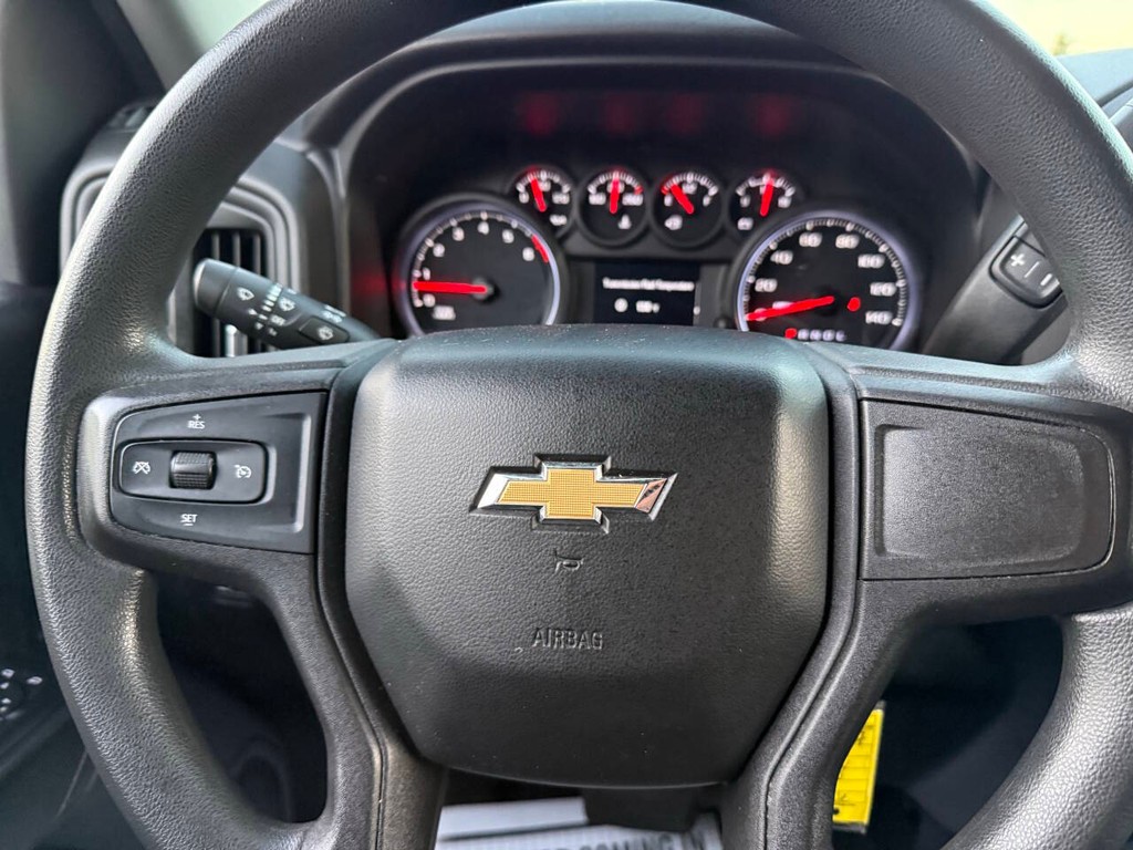 Chevrolet Silverado 2500HD Vehicle Full-screen Gallery Image 23