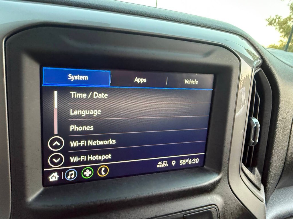 Chevrolet Silverado 2500HD Vehicle Full-screen Gallery Image 25