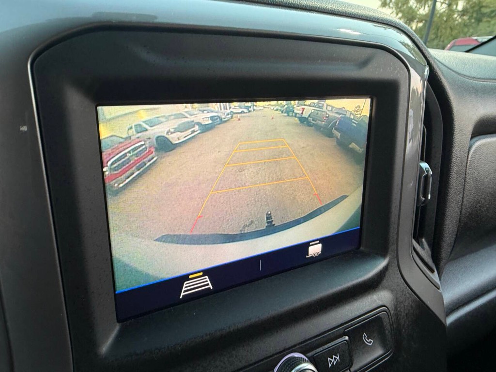 Chevrolet Silverado 2500HD Vehicle Full-screen Gallery Image 26