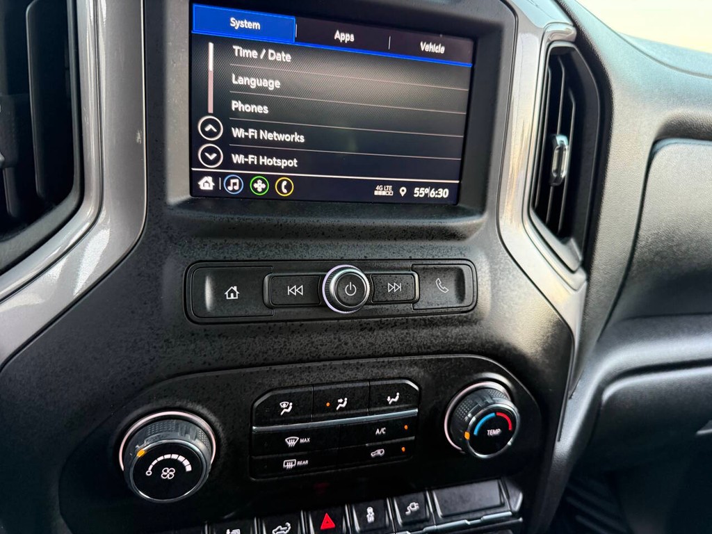 Chevrolet Silverado 2500HD Vehicle Full-screen Gallery Image 27