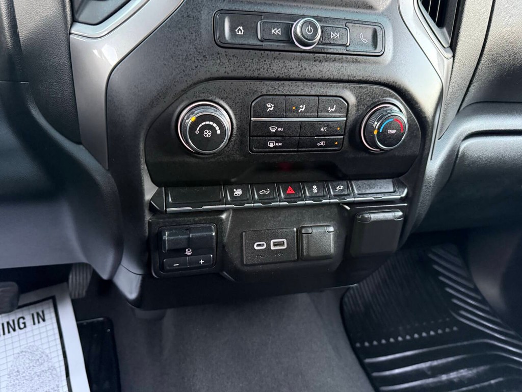 Chevrolet Silverado 2500HD Vehicle Full-screen Gallery Image 28