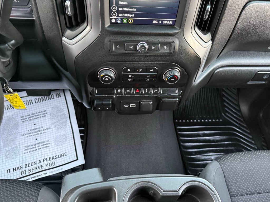 Chevrolet Silverado 2500HD Vehicle Full-screen Gallery Image 29