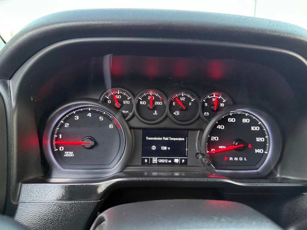 Chevrolet Silverado 2500HD Vehicle Full-screen Gallery Image 31