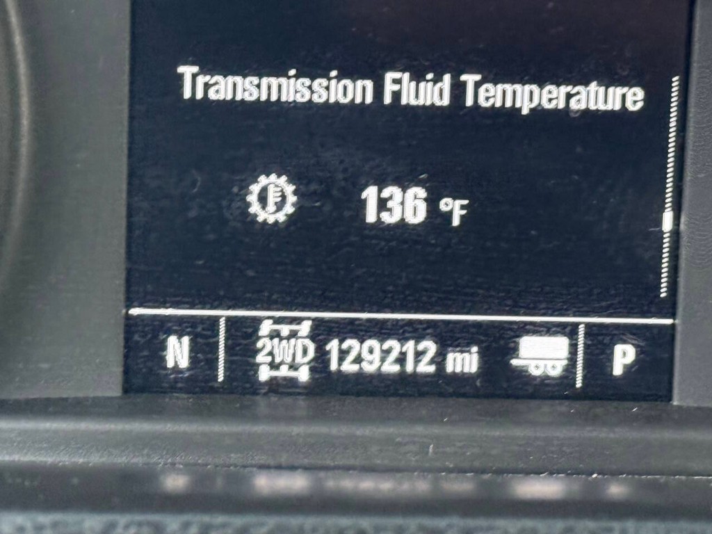 Chevrolet Silverado 2500HD Vehicle Full-screen Gallery Image 32