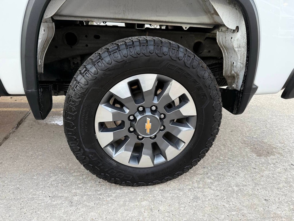 Chevrolet Silverado 2500HD Vehicle Full-screen Gallery Image 35