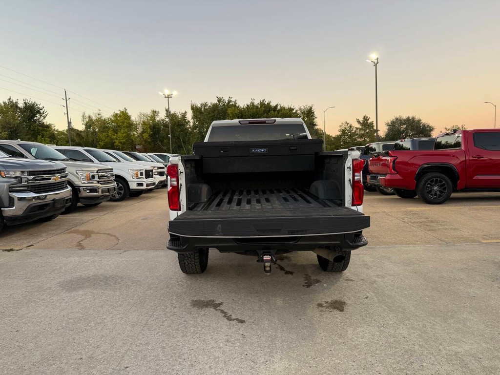 Chevrolet Silverado 2500HD Vehicle Full-screen Gallery Image 37