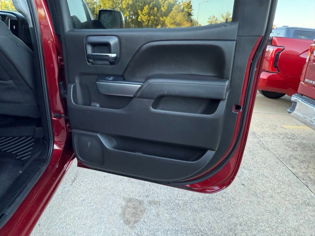 Chevrolet Silverado 1500 Vehicle Full-screen Gallery Image 16