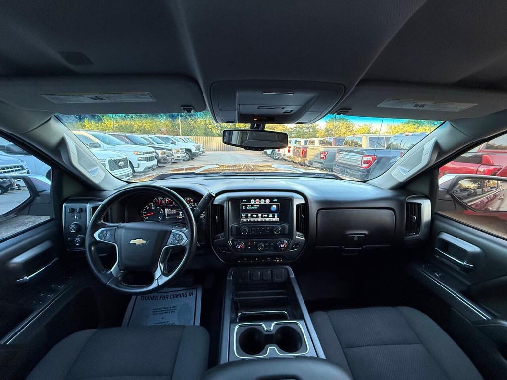 Chevrolet Silverado 1500 Vehicle Full-screen Gallery Image 18