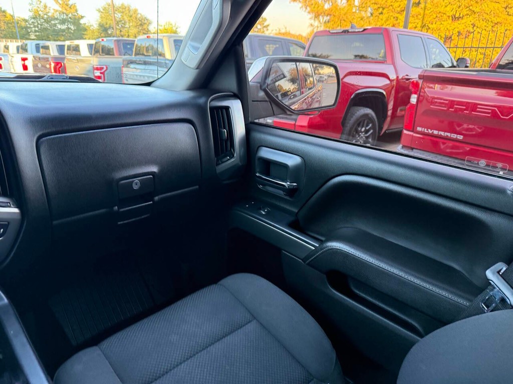 Chevrolet Silverado 1500 Vehicle Full-screen Gallery Image 20