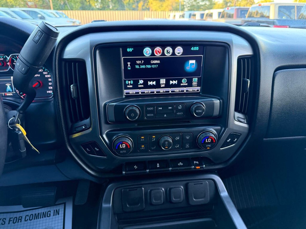 Chevrolet Silverado 1500 Vehicle Full-screen Gallery Image 24