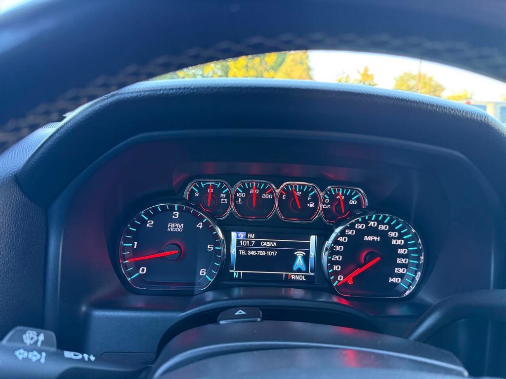 Chevrolet Silverado 1500 Vehicle Full-screen Gallery Image 32