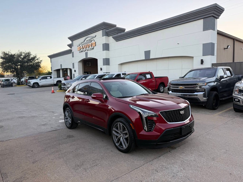 Cadillac XT4 Vehicle Full-screen Gallery Image 02