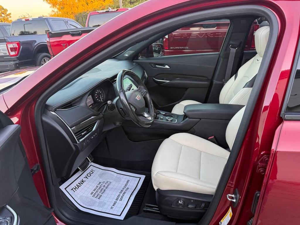 Cadillac XT4 Vehicle Full-screen Gallery Image 07