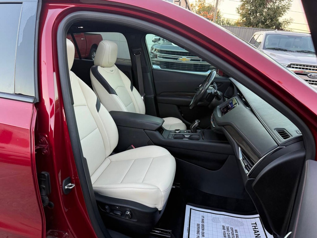 Cadillac XT4 Vehicle Full-screen Gallery Image 10