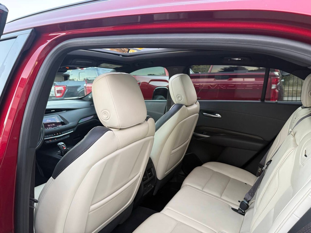 Cadillac XT4 Vehicle Full-screen Gallery Image 12