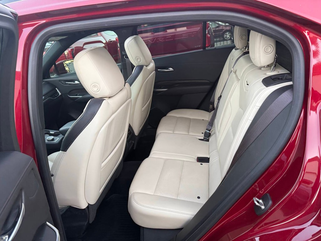 Cadillac XT4 Vehicle Full-screen Gallery Image 13