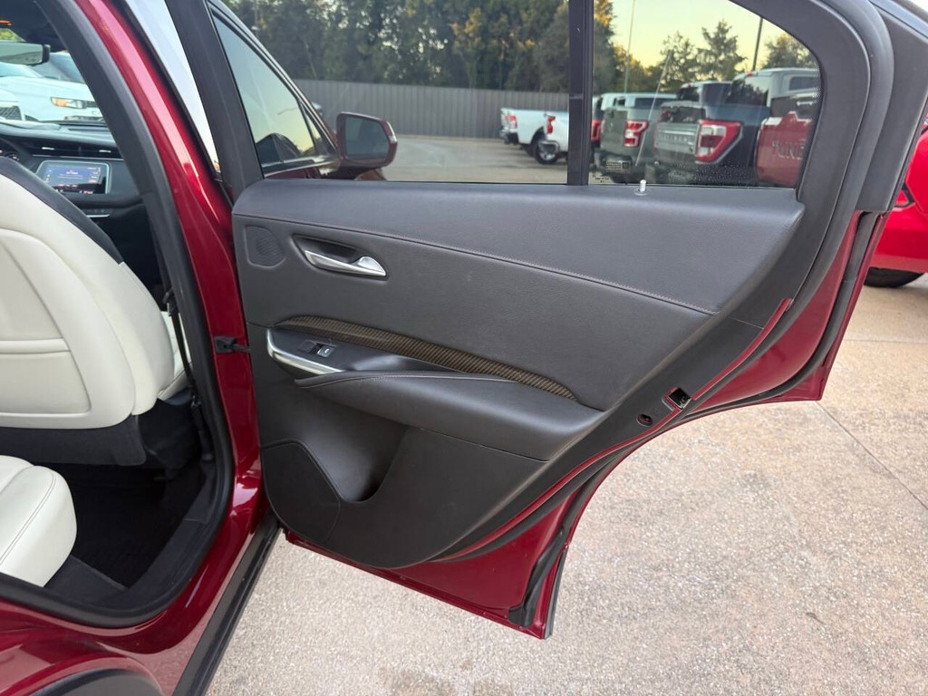 Cadillac XT4 Vehicle Full-screen Gallery Image 16