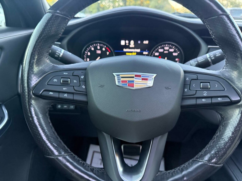 Cadillac XT4 Vehicle Full-screen Gallery Image 23