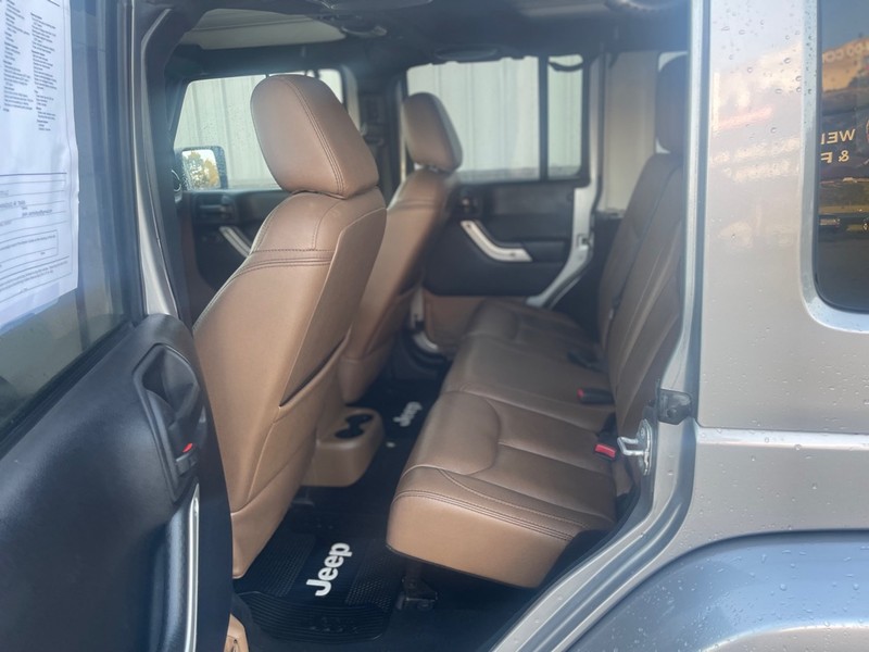 Jeep Wrangler Unlimited Vehicle Full-screen Gallery Image 5