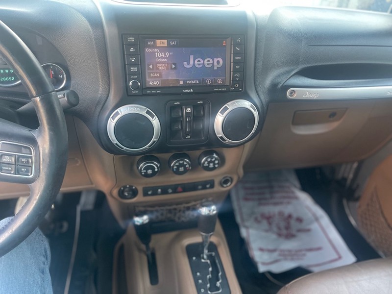 Jeep Wrangler Unlimited Vehicle Full-screen Gallery Image 7