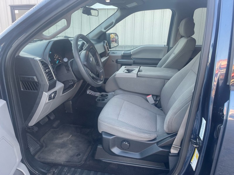 Ford F-150 Vehicle Full-screen Gallery Image 6