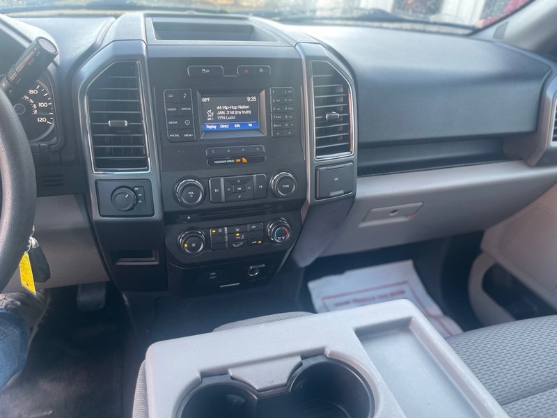 Ford F-150 Vehicle Full-screen Gallery Image 7
