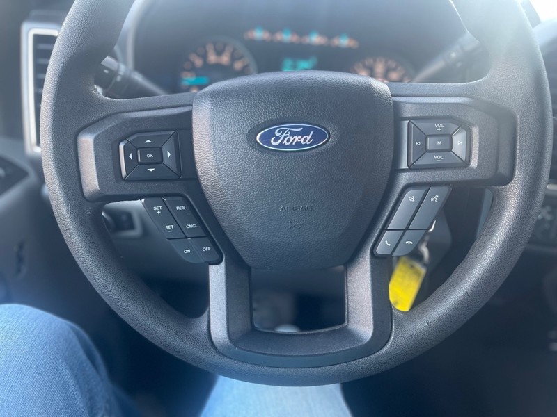 Ford F-150 Vehicle Full-screen Gallery Image 9