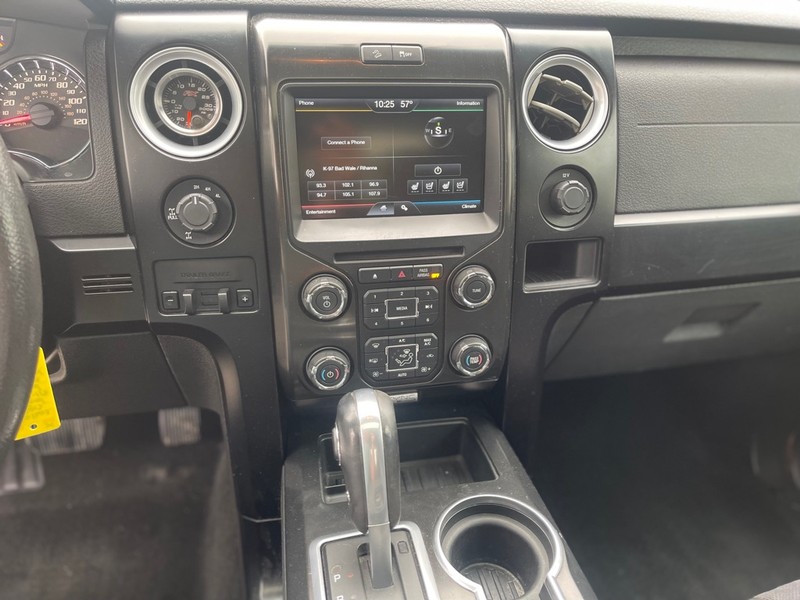 Ford F-150 Vehicle Full-screen Gallery Image 7