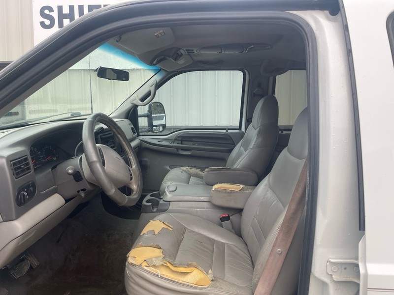 Ford Excursion Vehicle Full-screen Gallery Image 7